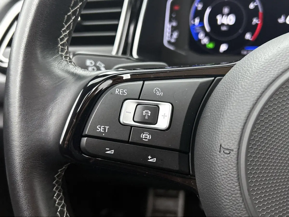 2.0 TSI 4Motion R 300 PK | Panoramadak | Afneembare Trekhaak | Sfeerverlichting | Dealeronderhouden | 19 Inch Velgen | Keyless Access | Achterklep Elektrisch | Beats Audio