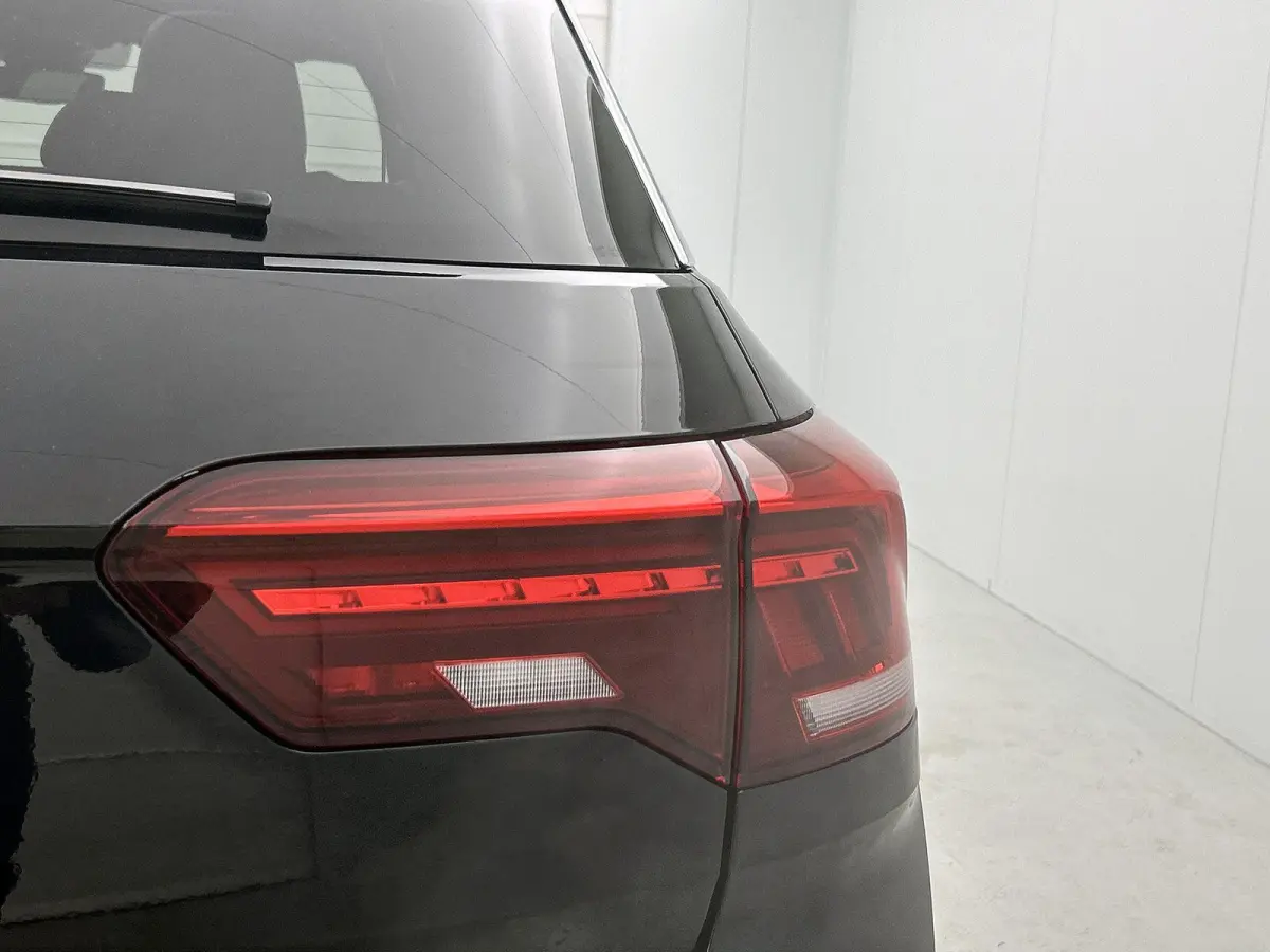 2.0 TSI 4Motion R 300 PK | Panoramadak | Afneembare Trekhaak | Sfeerverlichting | Dealeronderhouden | 19 Inch Velgen | Keyless Access | Achterklep Elektrisch | Beats Audio