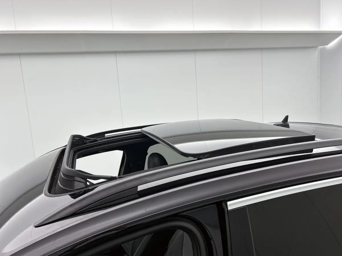 2.0 TSI 4Motion R 300 PK | Panoramadak | Afneembare Trekhaak | Sfeerverlichting | Dealeronderhouden | 19 Inch Velgen | Keyless Access | Achterklep Elektrisch | Beats Audio