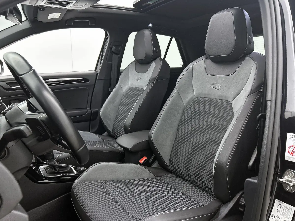 2.0 TSI 4Motion R 300 PK | Panoramadak | Afneembare Trekhaak | Sfeerverlichting | Dealeronderhouden | 19 Inch Velgen | Keyless Access | Achterklep Elektrisch | Beats Audio