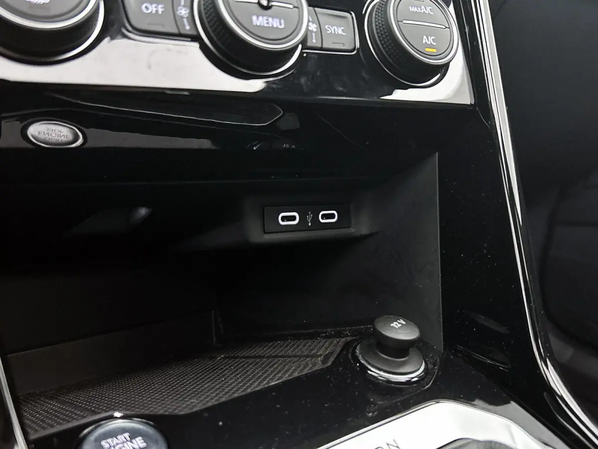 2.0 TSI 4Motion R 300 PK | Panoramadak | Afneembare Trekhaak | Sfeerverlichting | Dealeronderhouden | 19 Inch Velgen | Keyless Access | Achterklep Elektrisch | Beats Audio