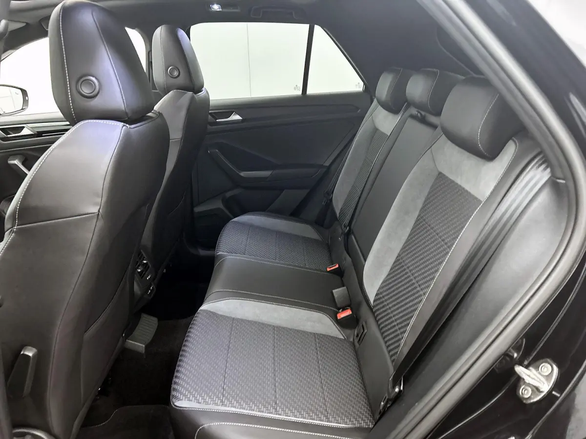 2.0 TSI 4Motion R 300 PK | Panoramadak | Afneembare Trekhaak | Sfeerverlichting | Dealeronderhouden | 19 Inch Velgen | Keyless Access | Achterklep Elektrisch | Beats Audio