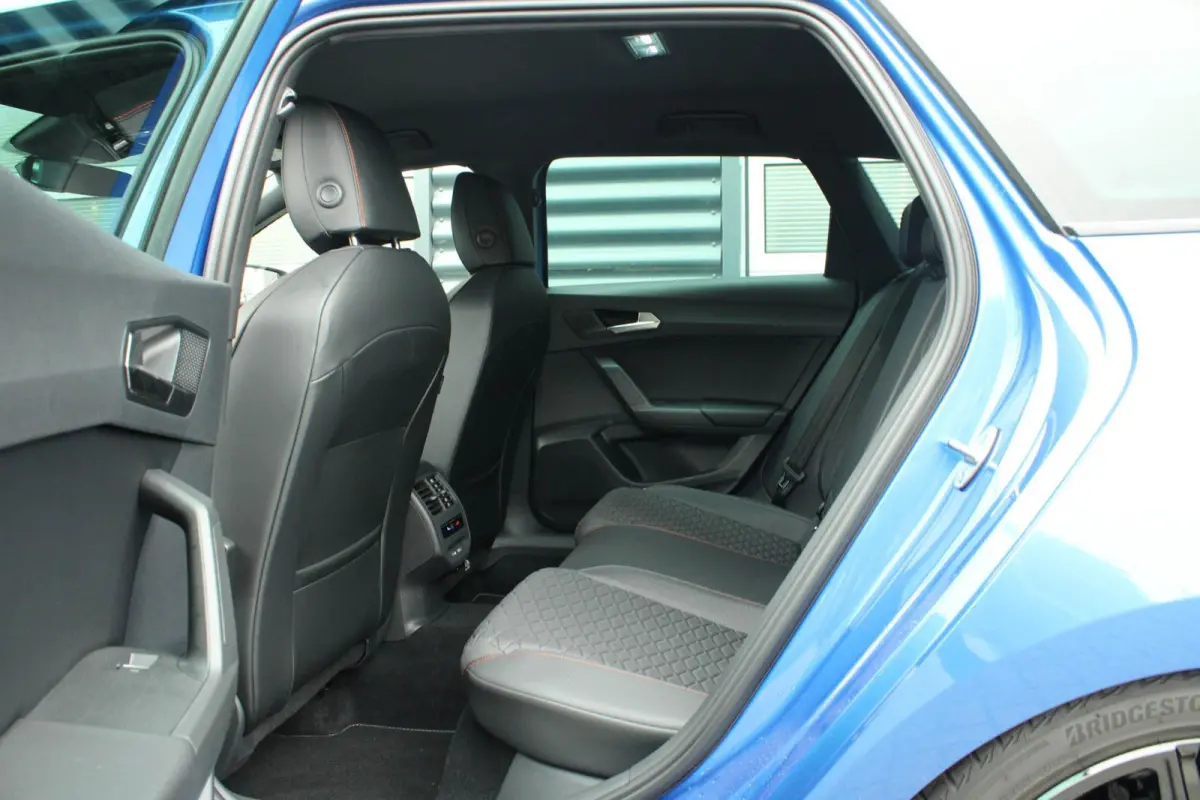 1.5 TSI e-Hybrid 204pk FR Business |Verlaagd | Black Pack | 18' velgen | Navigatie | Adaptief Cruise Control