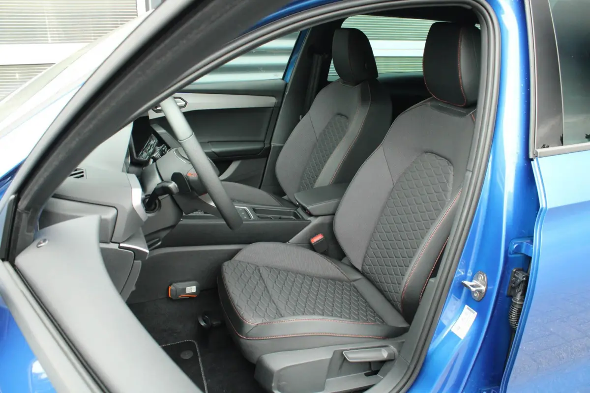1.5 TSI e-Hybrid 204pk FR Business |Verlaagd | Black Pack | 18' velgen | Navigatie | Adaptief Cruise Control