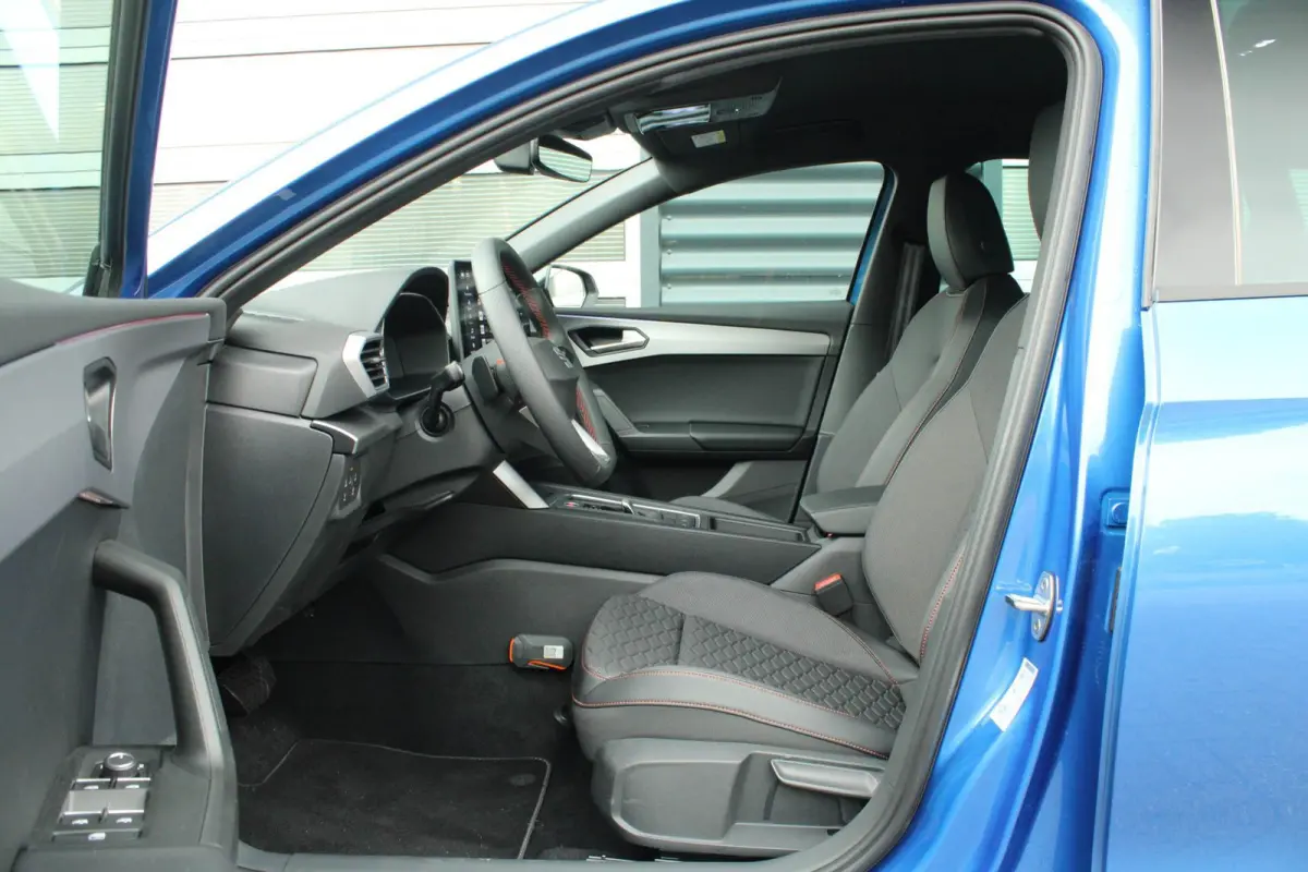 1.5 TSI e-Hybrid 204pk FR Business |Verlaagd | Black Pack | 18' velgen | Navigatie | Adaptief Cruise Control