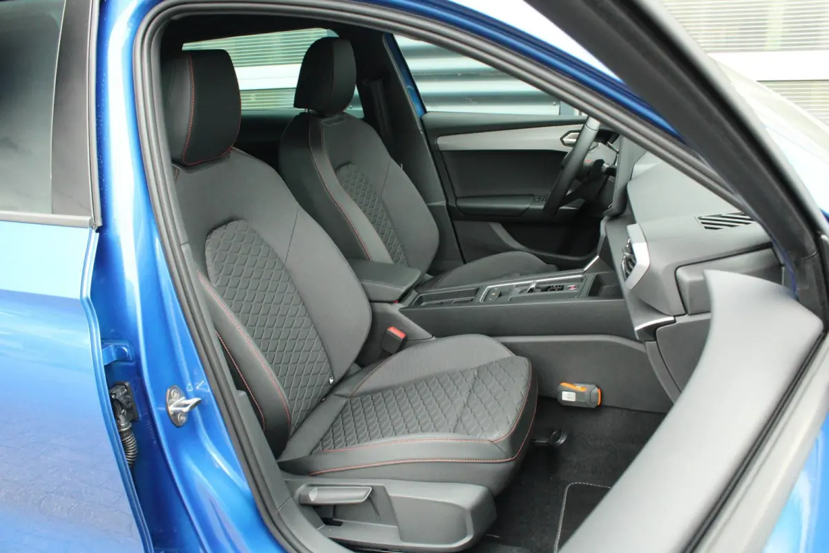 1.5 TSI e-Hybrid 204pk FR Business |Verlaagd | Black Pack | 18' velgen | Navigatie | Adaptief Cruise Control