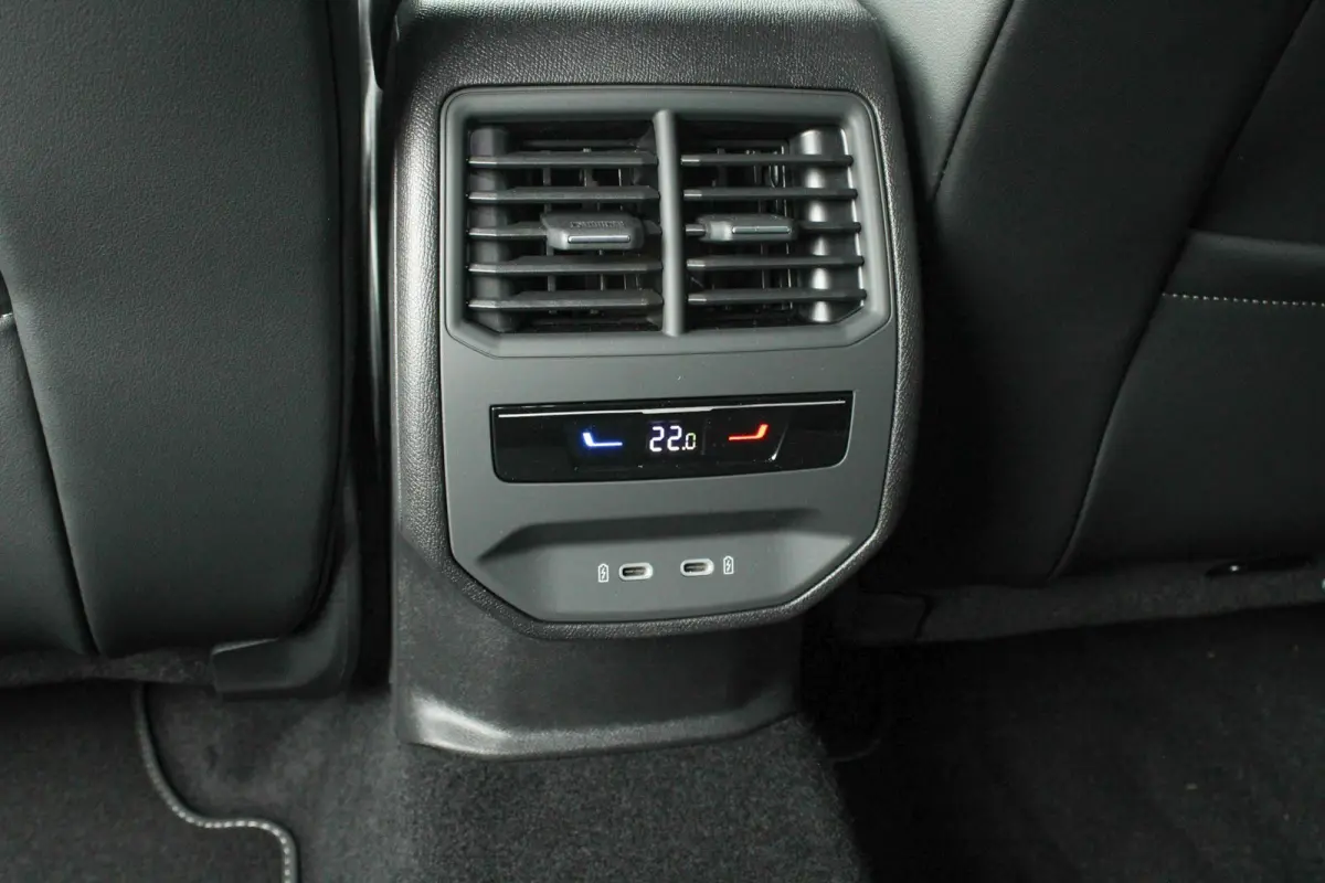 1.5 TSI e-Hybrid 204pk FR Business |Verlaagd | Black Pack | 18' velgen | Navigatie | Adaptief Cruise Control