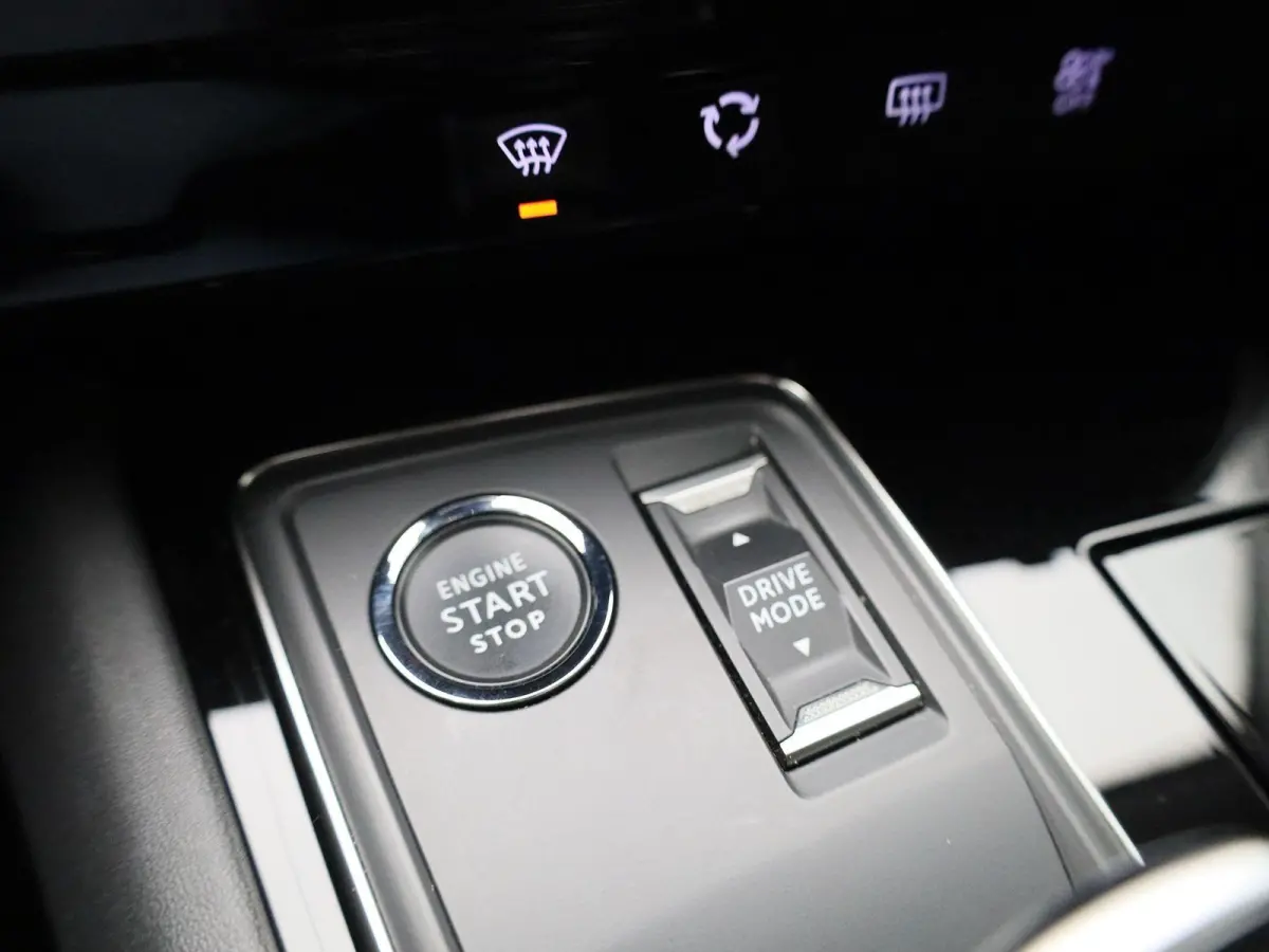 1.6 Hybrid 225 e-EAT8 Allure Pack | Apple Carplay / Android Auto | Virtual Cockpit | Privacy Glass | Lichtmetalen Velgen |