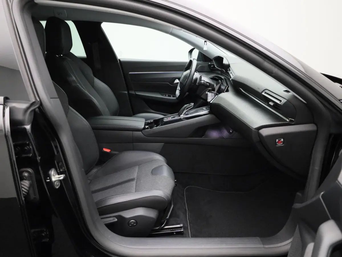 1.6 Hybrid 225 e-EAT8 Allure Pack | Apple Carplay / Android Auto | Virtual Cockpit | Privacy Glass | Lichtmetalen Velgen |