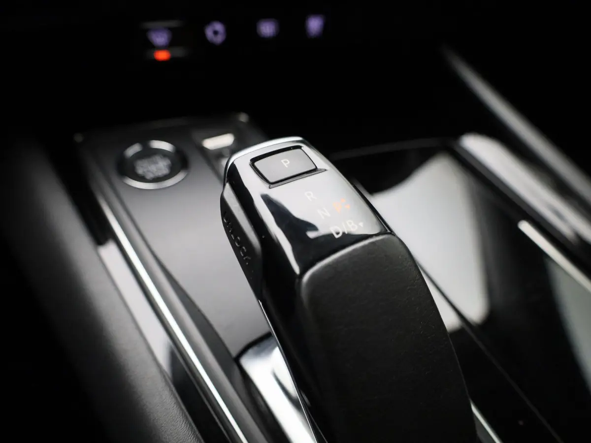 1.6 Hybrid 225 e-EAT8 Allure Pack | Apple Carplay / Android Auto | Virtual Cockpit | Privacy Glass | Lichtmetalen Velgen |