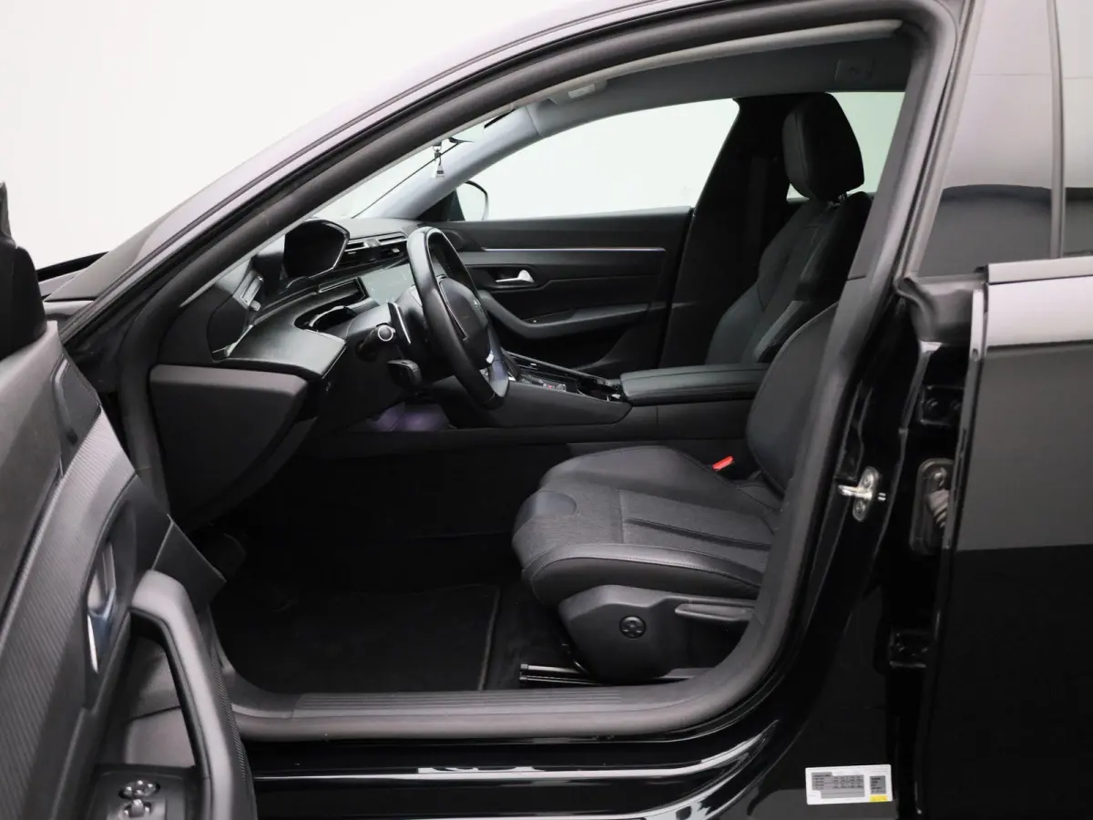 1.6 Hybrid 225 e-EAT8 Allure Pack | Apple Carplay / Android Auto | Virtual Cockpit | Privacy Glass | Lichtmetalen Velgen |