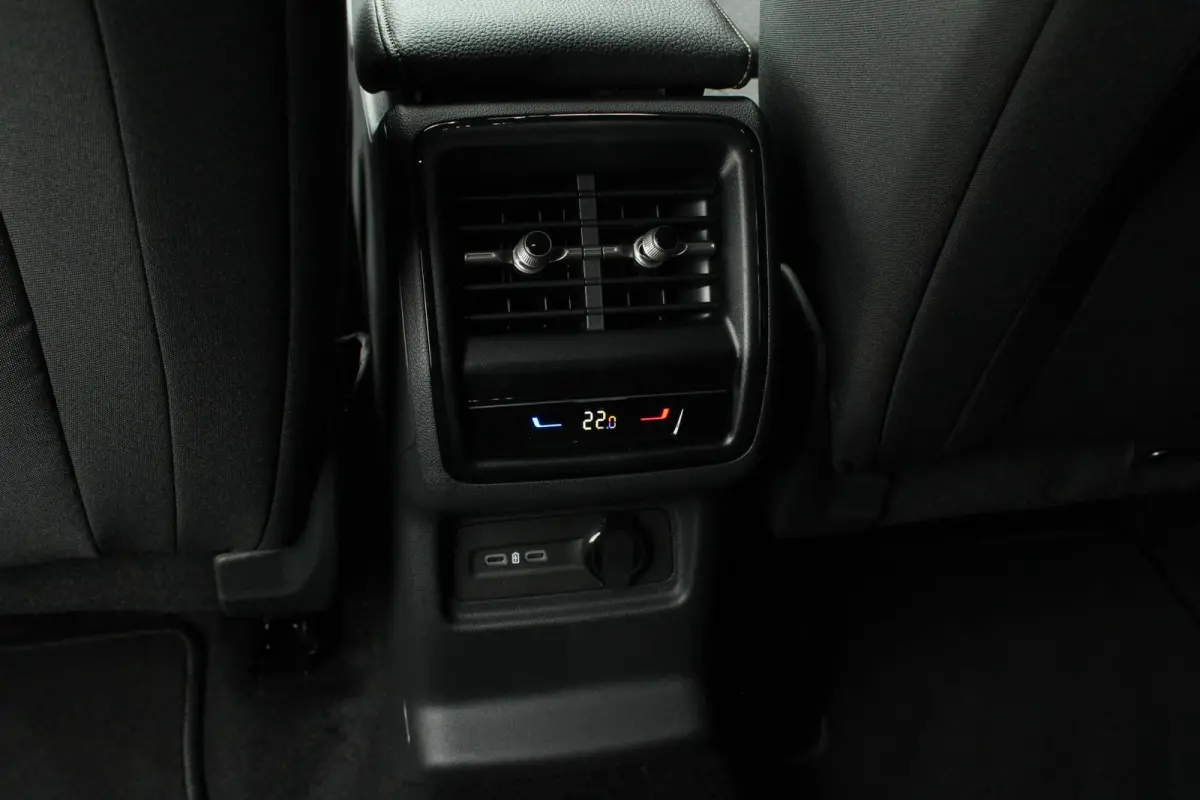 1.5 TSI 204pk PHEV Edition | Trekhaak | 19" Velgen | Getint Glas