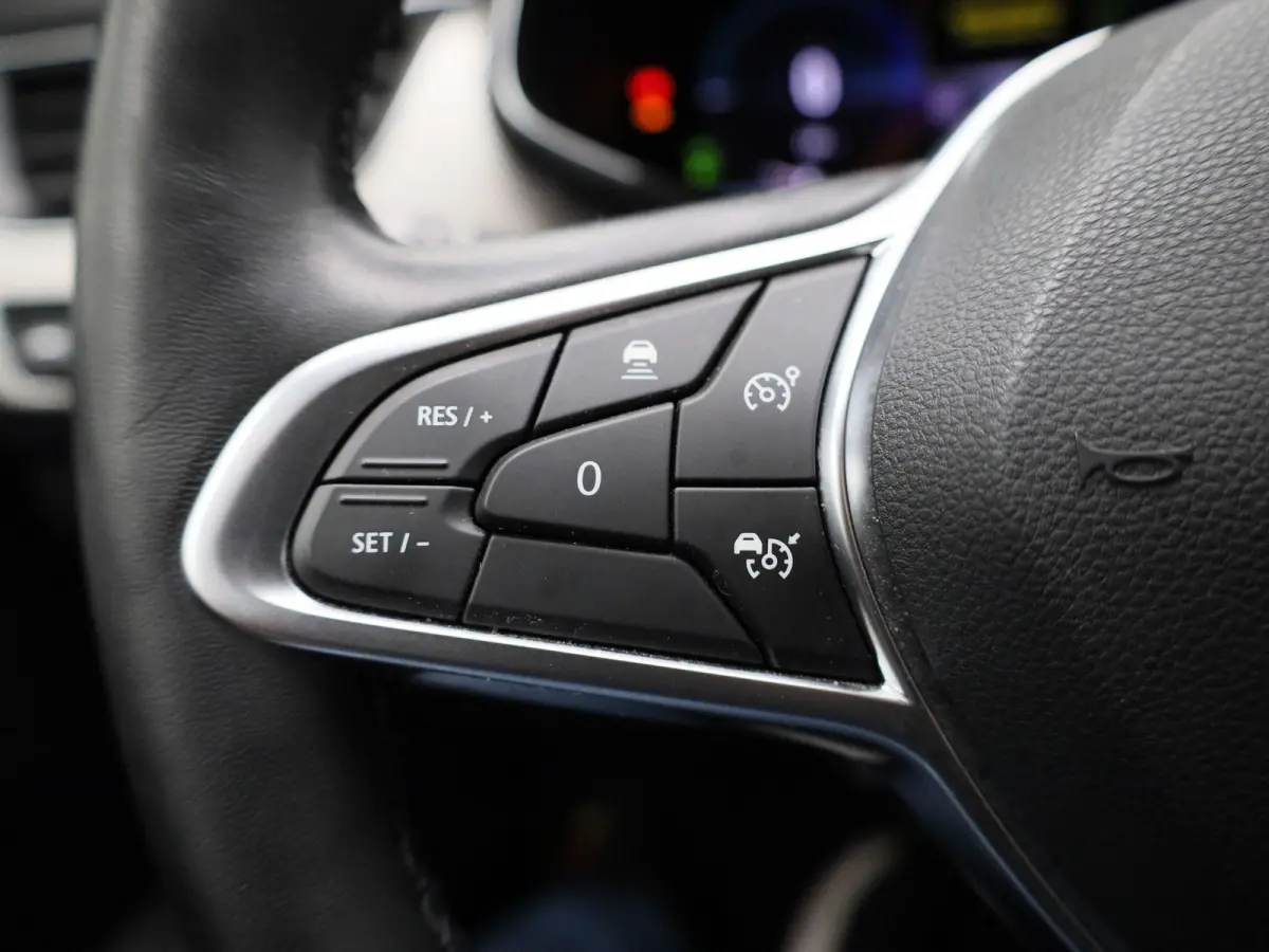 1.6 E-Tech Hybrid 145 Intens | PANO | ACC | 360 Camera | Keyless | Virtual Cockpit  | Climate Control |
