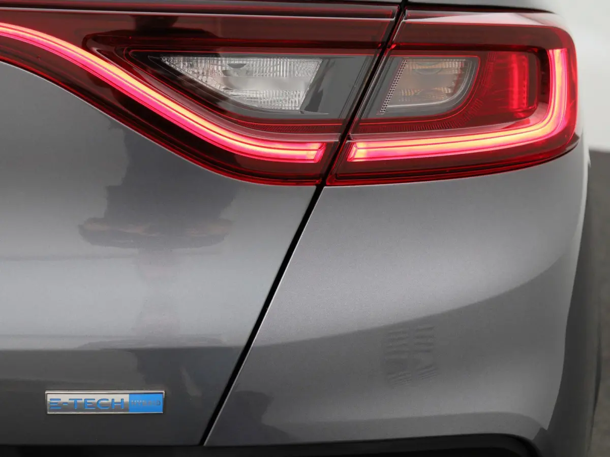 1.6 E-Tech Hybrid 145 Intens | PANO | ACC | 360 Camera | Keyless | Virtual Cockpit  | Climate Control |