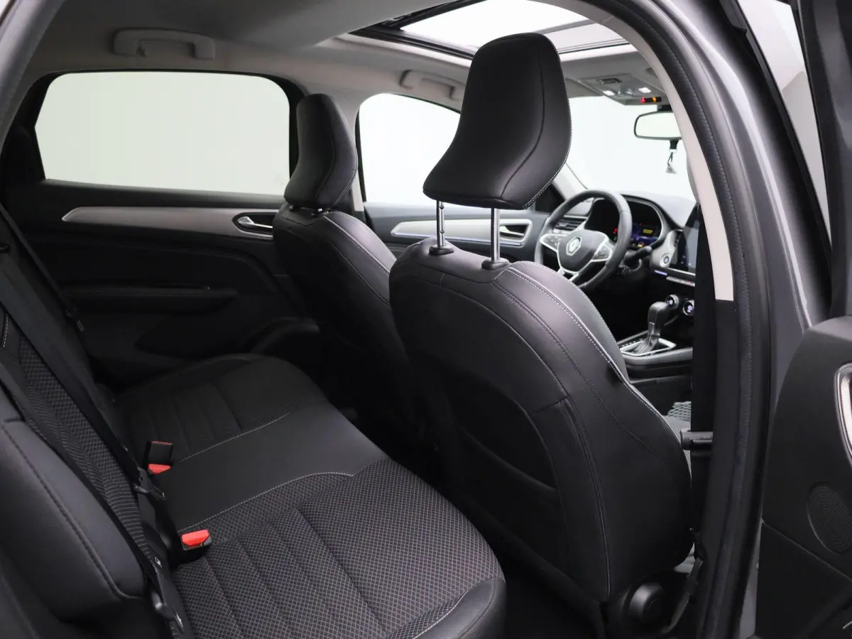 1.6 E-Tech Hybrid 145 Intens | PANO | ACC | 360 Camera | Keyless | Virtual Cockpit  | Climate Control |