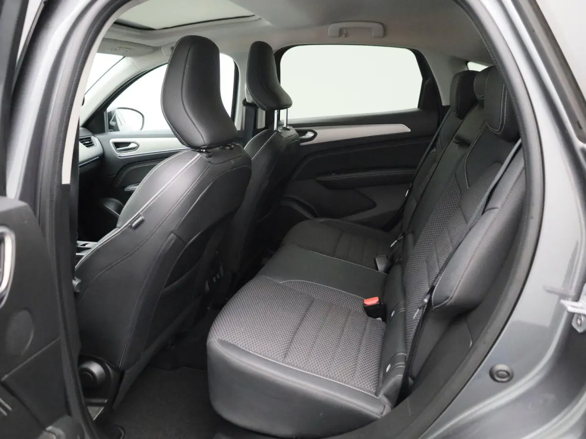 1.6 E-Tech Hybrid 145 Intens | PANO | ACC | 360 Camera | Keyless | Virtual Cockpit  | Climate Control |