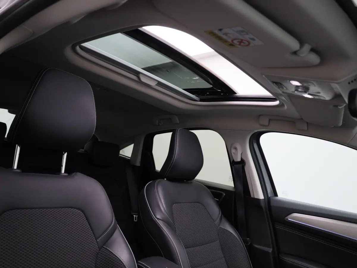 1.6 E-Tech Hybrid 145 Intens | PANO | ACC | 360 Camera | Keyless | Virtual Cockpit  | Climate Control |