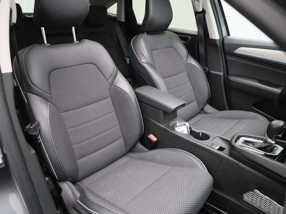 1.6 E-Tech Hybrid 145 Intens | PANO | ACC | 360 Camera | Keyless | Virtual Cockpit  | Climate Control |