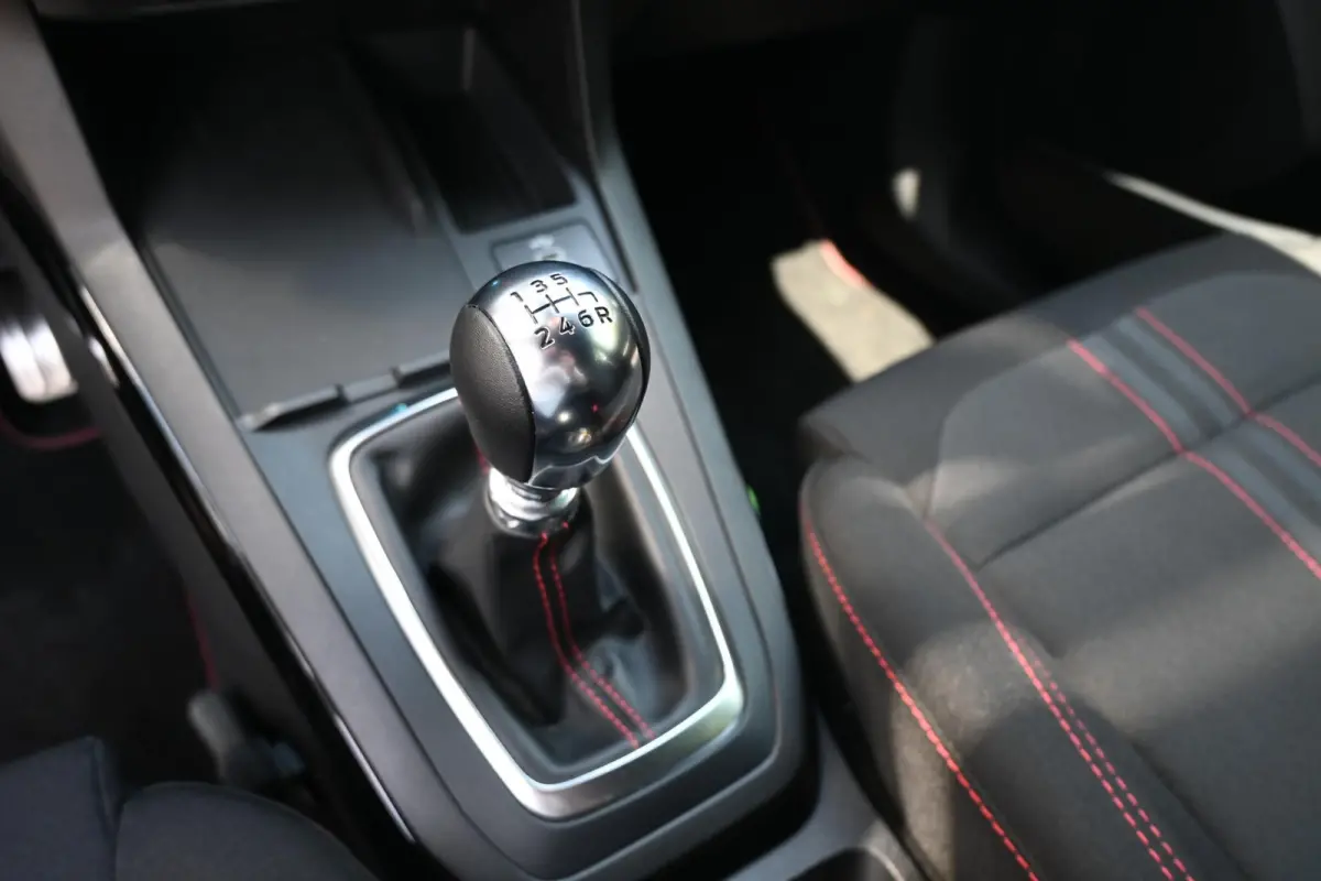 1.0 EcoBoost ST-Line | All Season Banden | Stoel & Stuurverwarming | Navi | Apple Carplay & Android Auto | LED