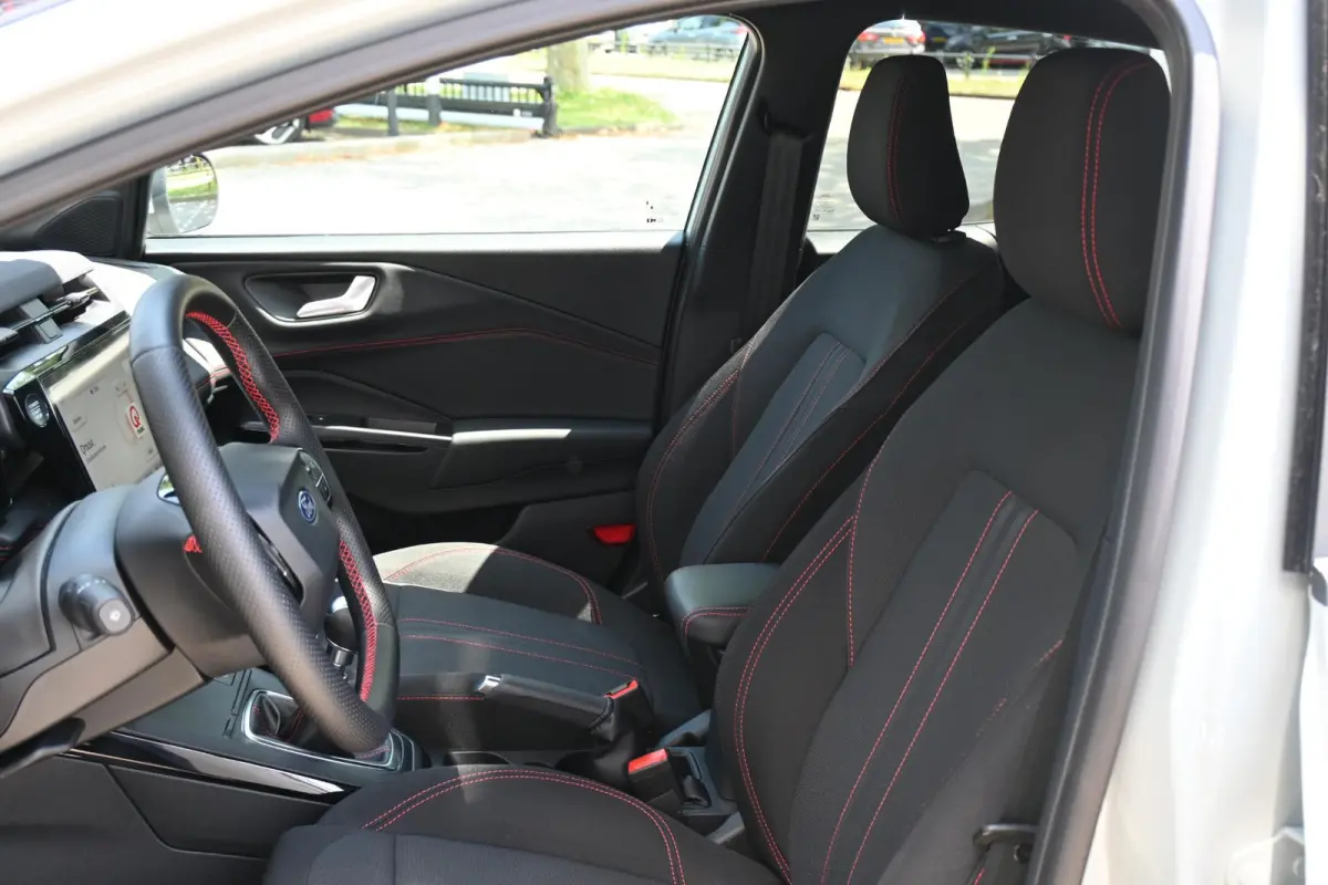 1.0 EcoBoost ST-Line | All Season Banden | Stoel & Stuurverwarming | Navi | Apple Carplay & Android Auto | LED