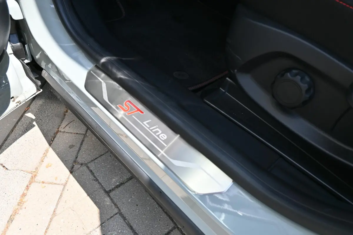 1.0 EcoBoost ST-Line | All Season Banden | Stoel & Stuurverwarming | Navi | Apple Carplay & Android Auto | LED