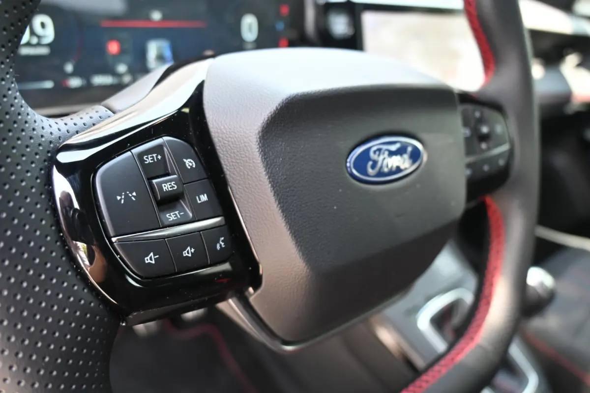 1.0 EcoBoost ST-Line | All Season Banden | Stoel & Stuurverwarming | Navi | Apple Carplay & Android Auto | LED