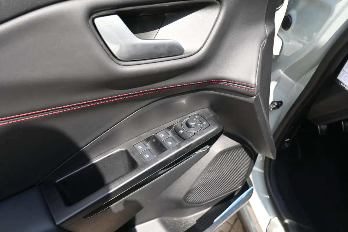 1.0 EcoBoost ST-Line | All Season Banden | Stoel & Stuurverwarming | Navi | Apple Carplay & Android Auto | LED
