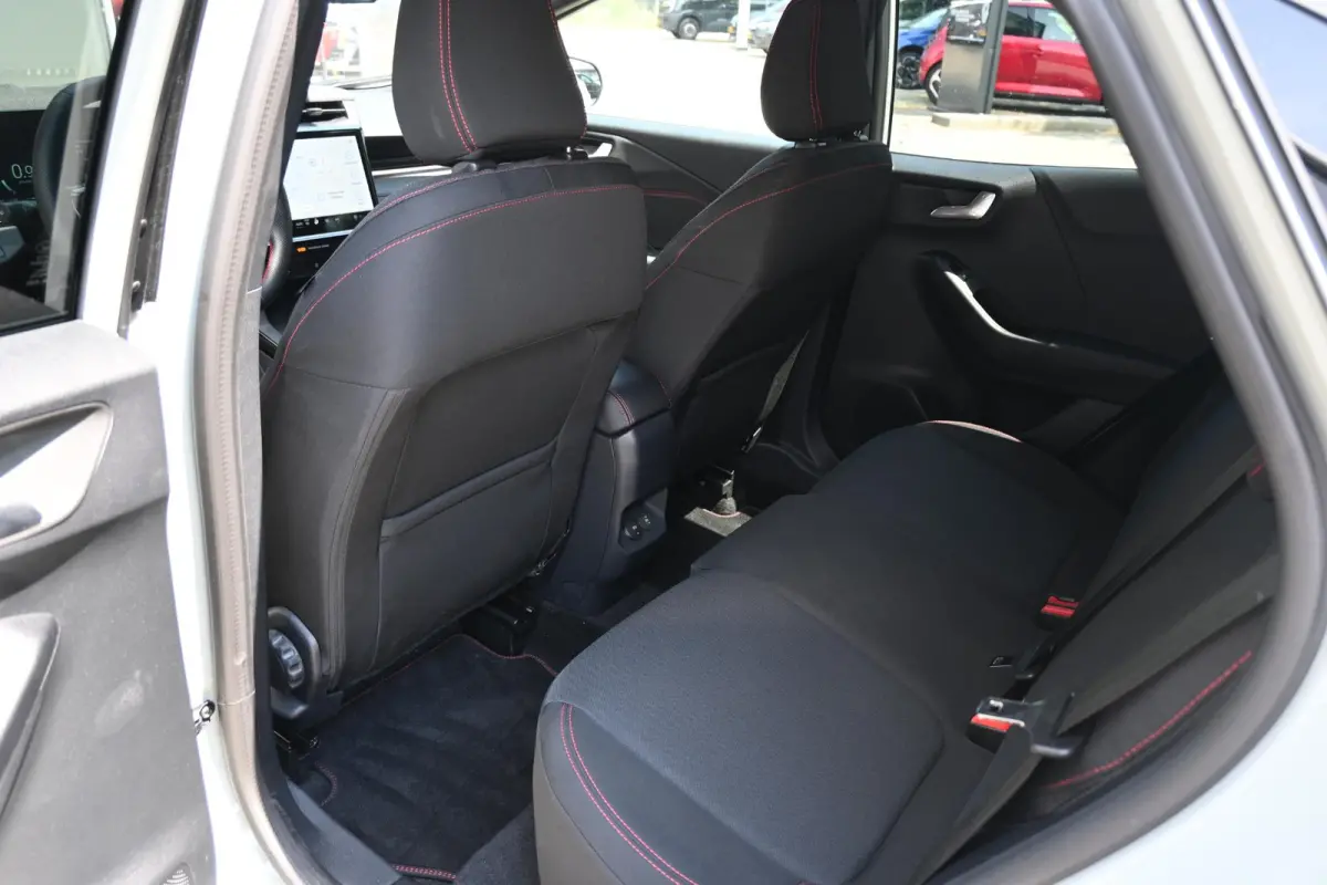 1.0 EcoBoost ST-Line | All Season Banden | Stoel & Stuurverwarming | Navi | Apple Carplay & Android Auto | LED