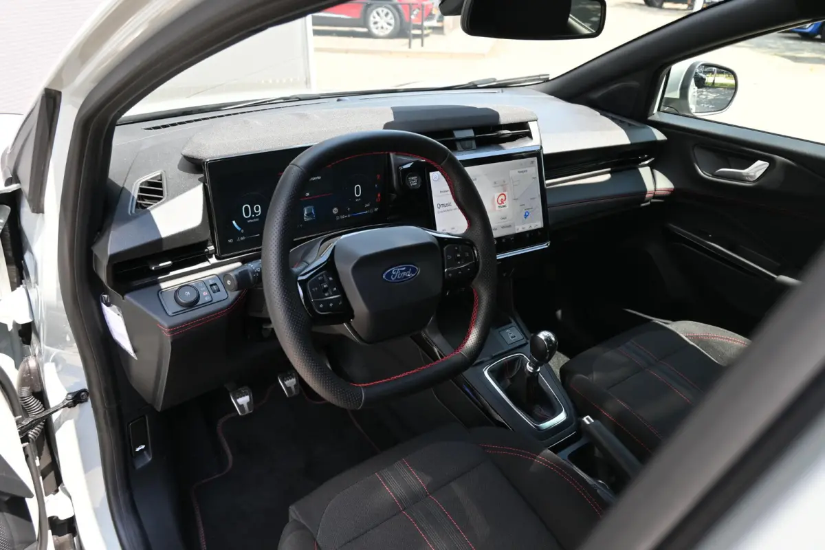 1.0 EcoBoost ST-Line | All Season Banden | Stoel & Stuurverwarming | Navi | Apple Carplay & Android Auto | LED
