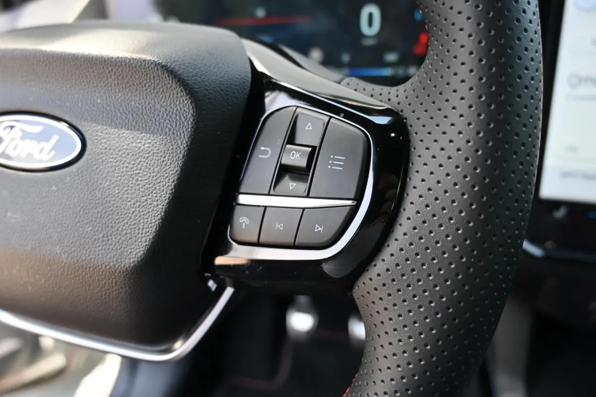 1.0 EcoBoost ST-Line | All Season Banden | Stoel & Stuurverwarming | Navi | Apple Carplay & Android Auto | LED
