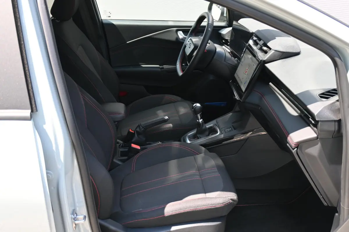 1.0 EcoBoost ST-Line | All Season Banden | Stoel & Stuurverwarming | Navi | Apple Carplay & Android Auto | LED