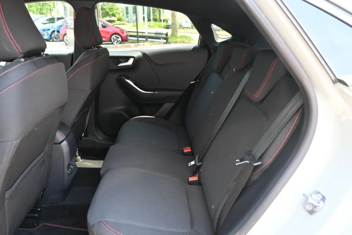 1.0 EcoBoost ST-Line | All Season Banden | Stoel & Stuurverwarming | Navi | Apple Carplay & Android Auto | LED