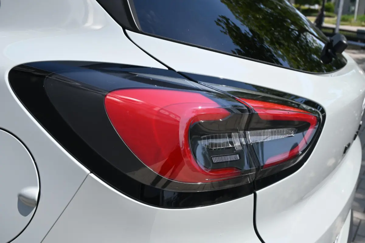 1.0 EcoBoost ST-Line | All Season Banden | Stoel & Stuurverwarming | Navi | Apple Carplay & Android Auto | LED