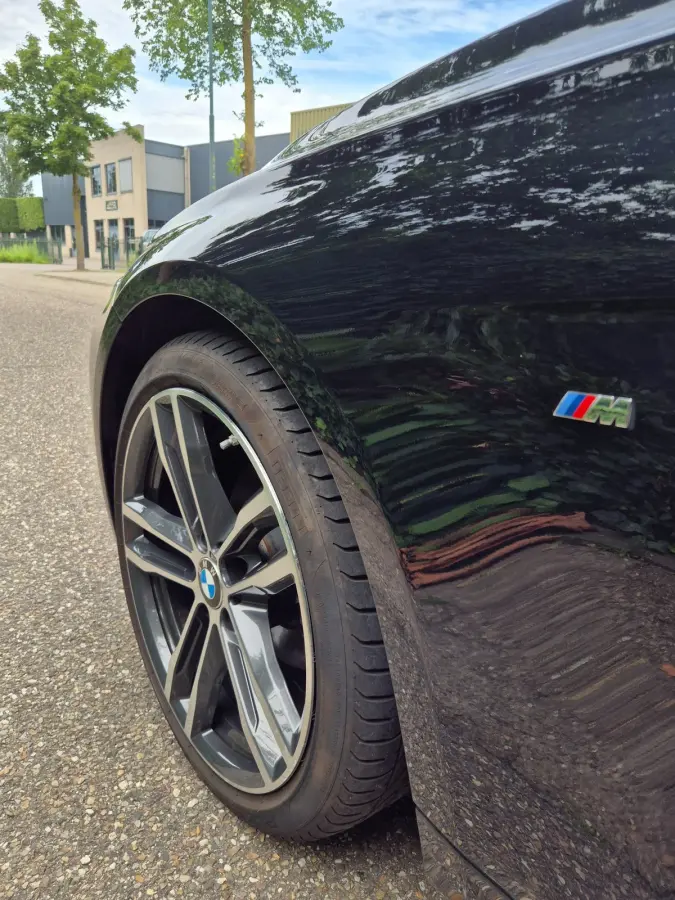 320i M Sport Ed volle optielijst Trekhaak Pano CarPlay 19inch M Velgen Stuurverwarming NAP M Sport Edition