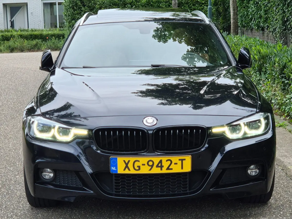 320i M Sport Ed volle optielijst Trekhaak Pano CarPlay 19inch M Velgen Stuurverwarming NAP M Sport Edition