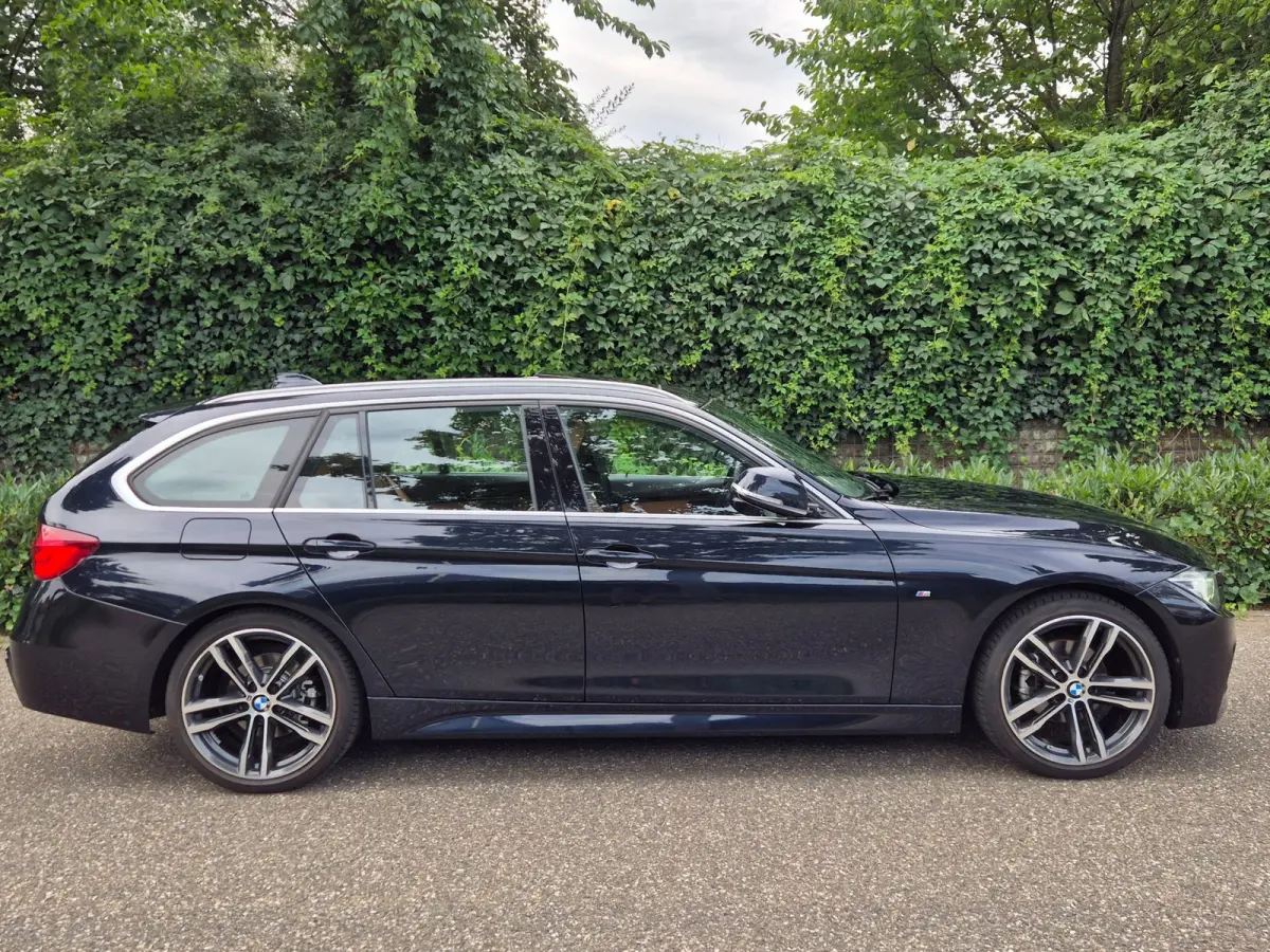 320i M Sport Ed volle optielijst Trekhaak Pano CarPlay 19inch M Velgen Stuurverwarming NAP M Sport Edition
