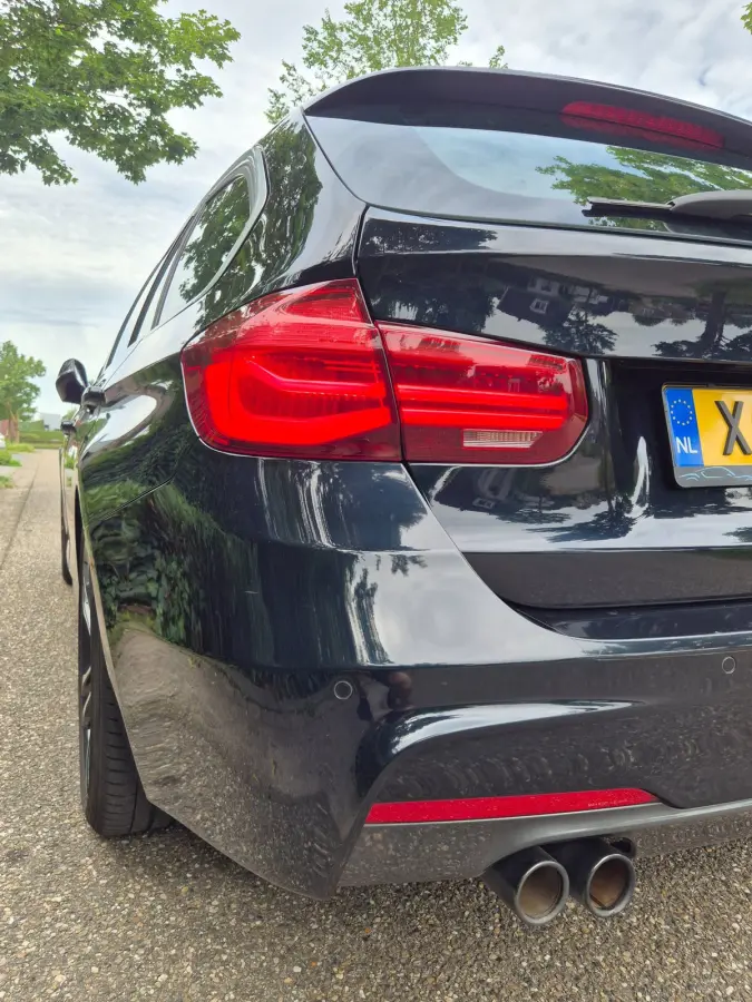 320i M Sport Ed volle optielijst Trekhaak Pano CarPlay 19inch M Velgen Stuurverwarming NAP M Sport Edition