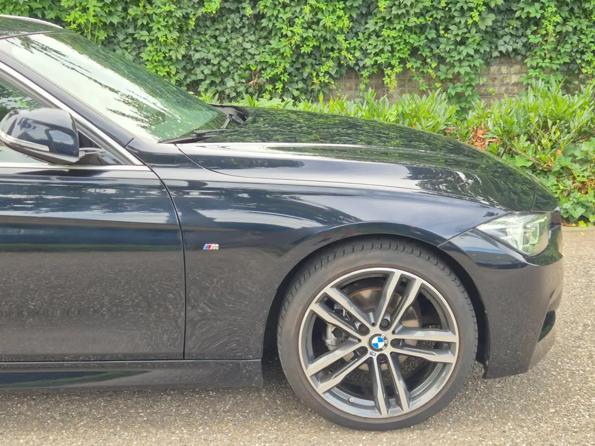 320i M Sport Ed volle optielijst Trekhaak Pano CarPlay 19inch M Velgen Stuurverwarming NAP M Sport Edition