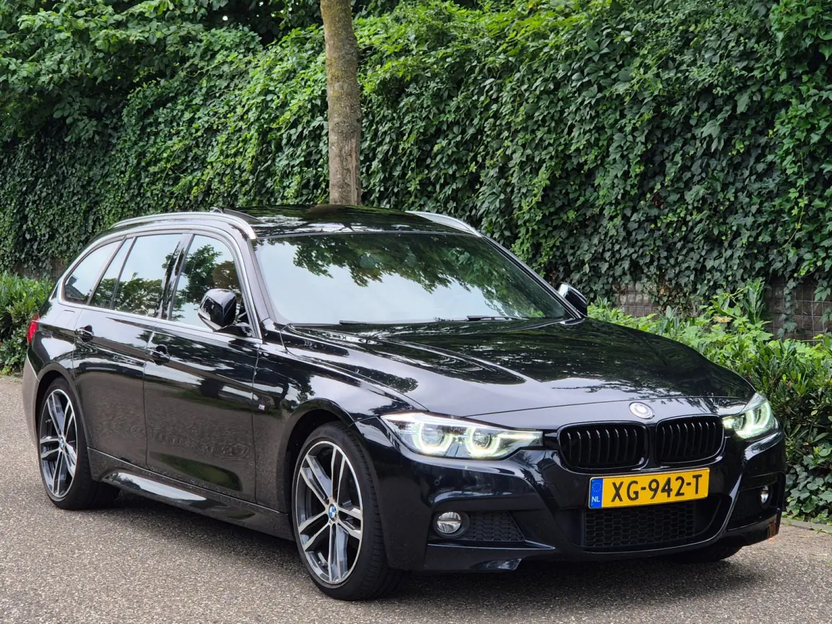 320i M Sport Ed volle optielijst Trekhaak Pano CarPlay 19inch M Velgen Stuurverwarming NAP M Sport Edition