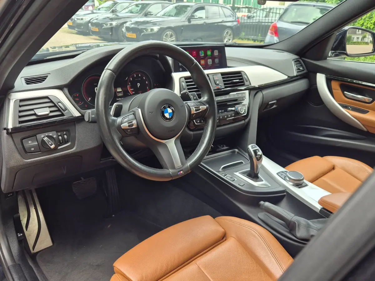 320i M Sport Ed volle optielijst Trekhaak Pano CarPlay 19inch M Velgen Stuurverwarming NAP M Sport Edition