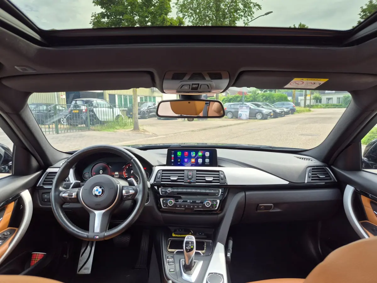320i M Sport Ed volle optielijst Trekhaak Pano CarPlay 19inch M Velgen Stuurverwarming NAP M Sport Edition
