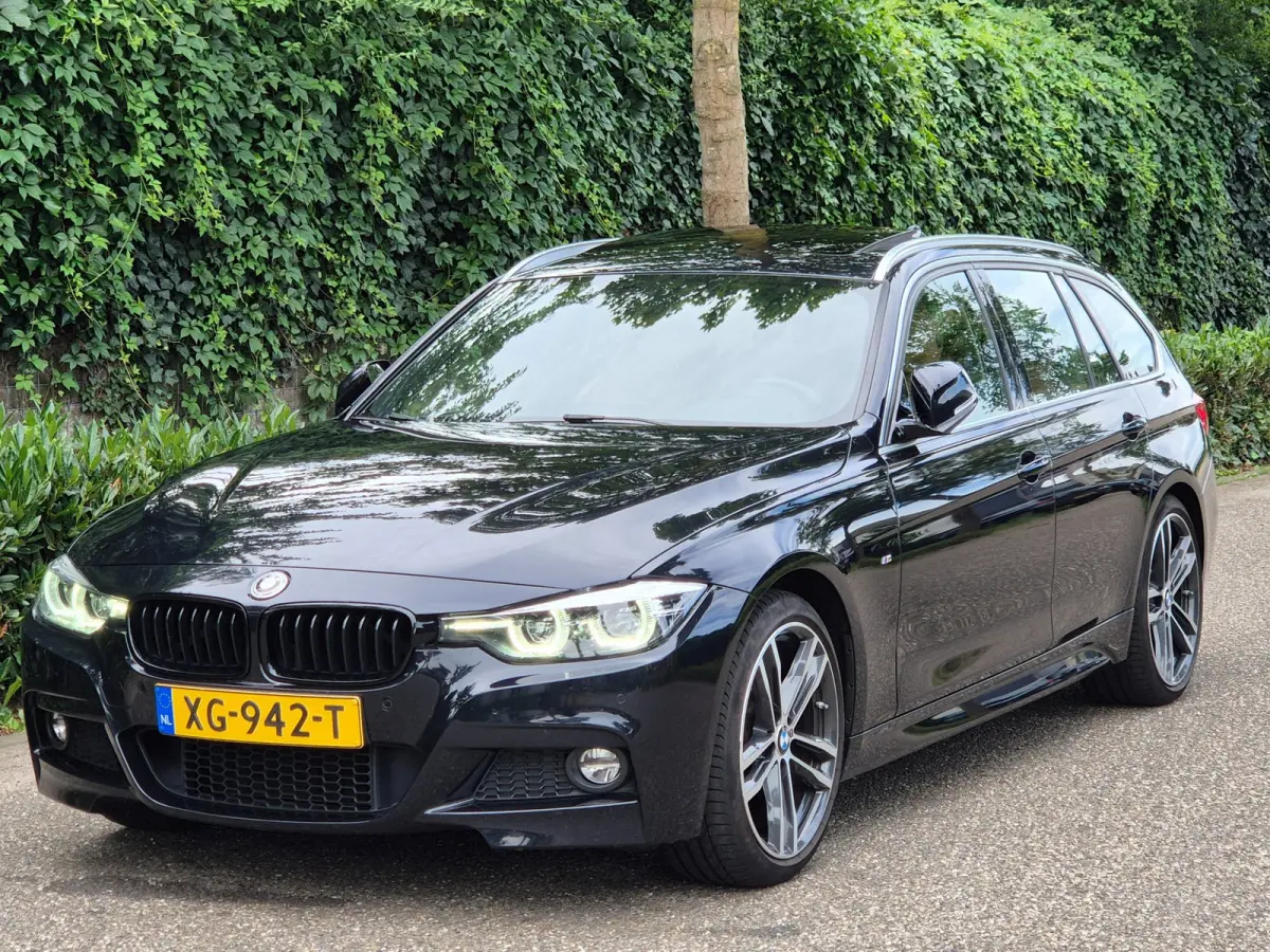 320i M Sport Ed volle optielijst Trekhaak Pano CarPlay 19inch M Velgen Stuurverwarming NAP M Sport Edition