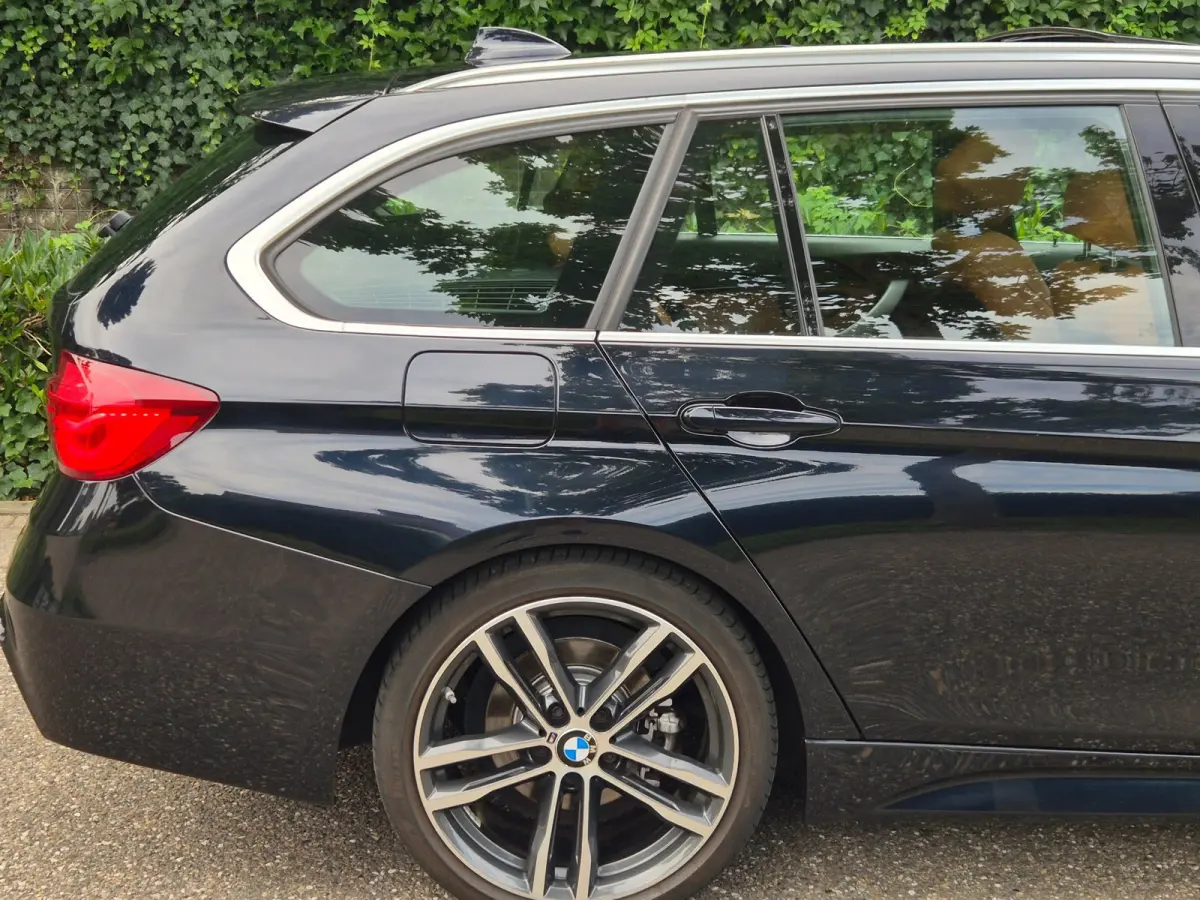 320i M Sport Ed volle optielijst Trekhaak Pano CarPlay 19inch M Velgen Stuurverwarming NAP M Sport Edition