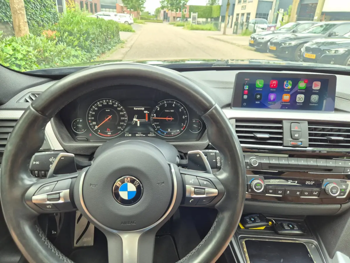 320i M Sport Ed volle optielijst Trekhaak Pano CarPlay 19inch M Velgen Stuurverwarming NAP M Sport Edition
