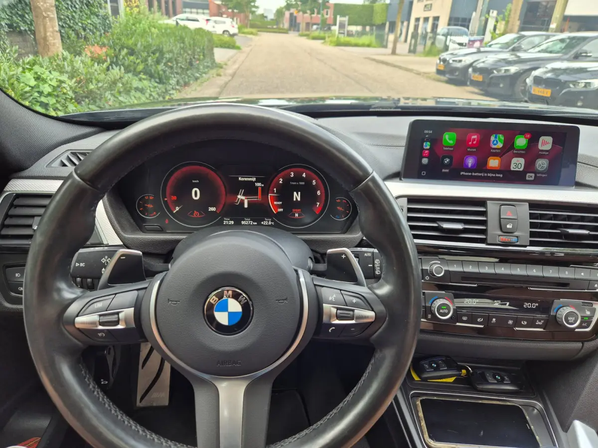 320i M Sport Ed volle optielijst Trekhaak Pano CarPlay 19inch M Velgen Stuurverwarming NAP M Sport Edition