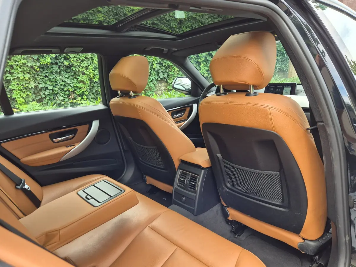 320i M Sport Ed volle optielijst Trekhaak Pano CarPlay 19inch M Velgen Stuurverwarming NAP M Sport Edition