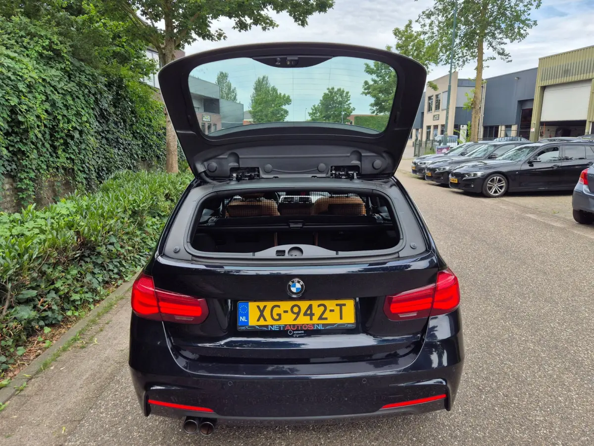 320i M Sport Ed volle optielijst Trekhaak Pano CarPlay 19inch M Velgen Stuurverwarming NAP M Sport Edition
