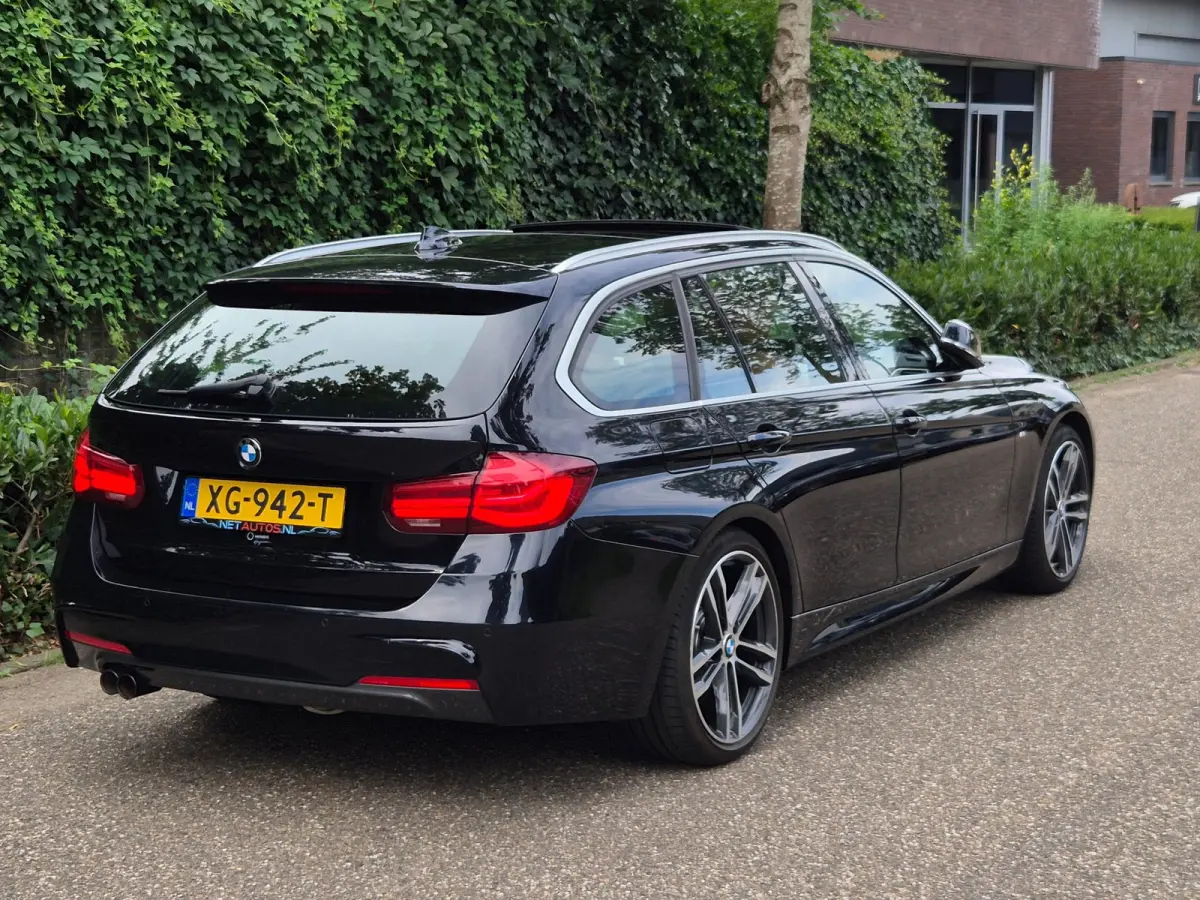 320i M Sport Ed volle optielijst Trekhaak Pano CarPlay 19inch M Velgen Stuurverwarming NAP M Sport Edition