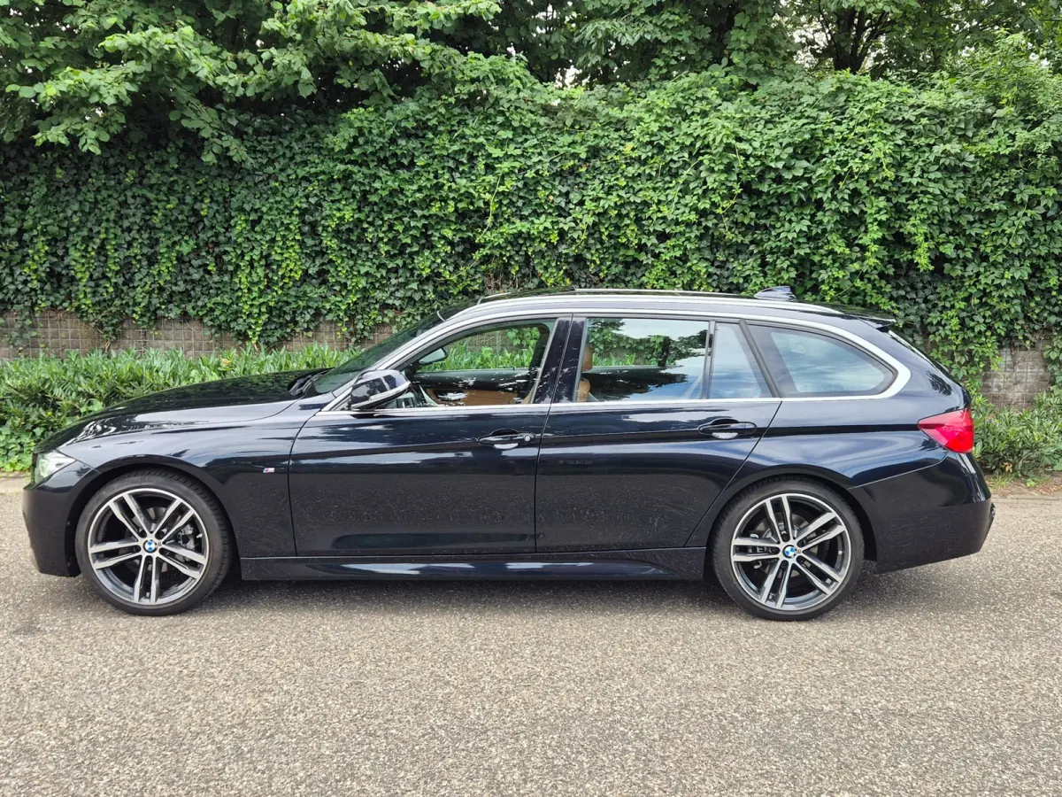 320i M Sport Ed volle optielijst Trekhaak Pano CarPlay 19inch M Velgen Stuurverwarming NAP M Sport Edition