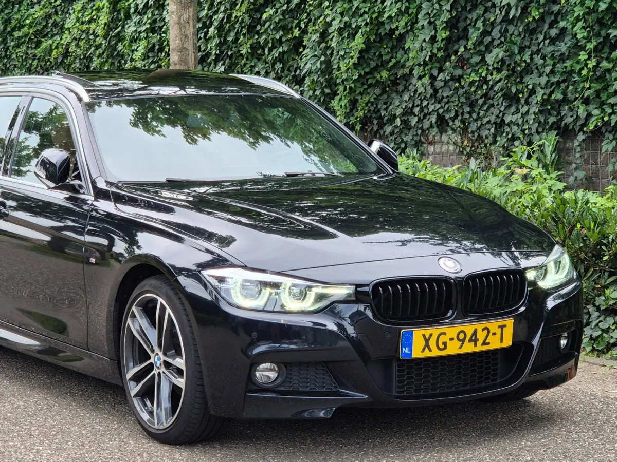 320i M Sport Ed volle optielijst Trekhaak Pano CarPlay 19inch M Velgen Stuurverwarming NAP M Sport Edition